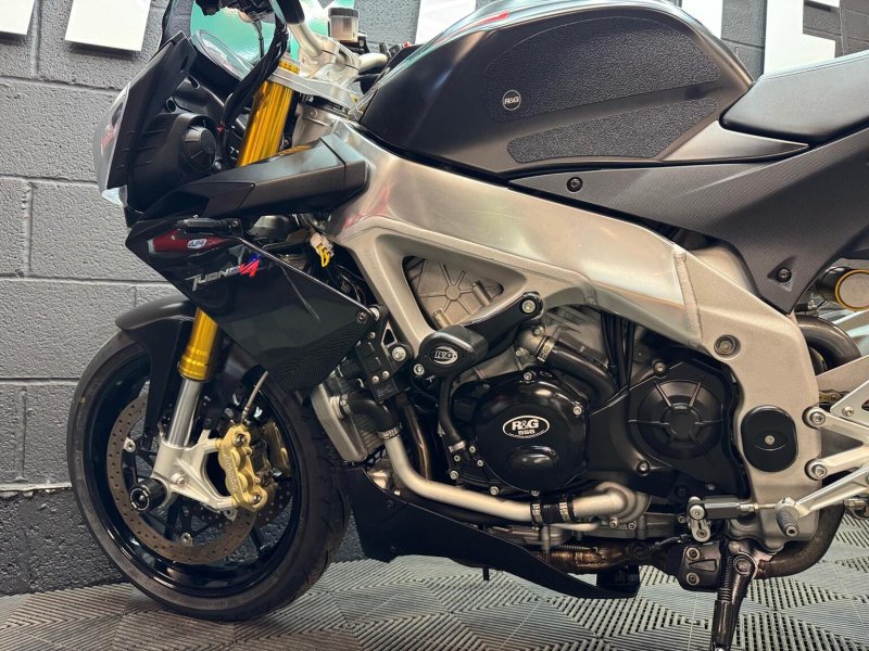 APRILIA Tuono 1100 V4