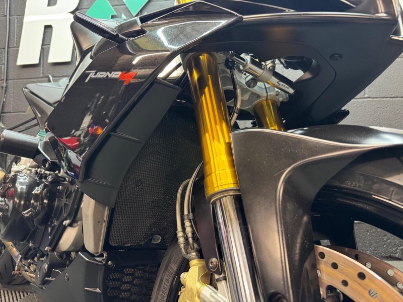 APRILIA Tuono 1100 V4