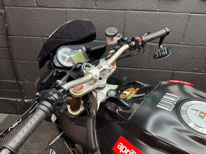 APRILIA Tuono 1100 V4