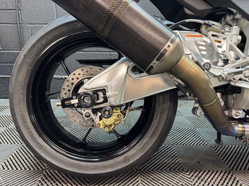 APRILIA Tuono 1100 V4