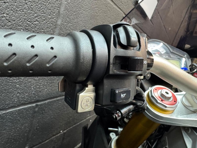 APRILIA Tuono 1100 V4