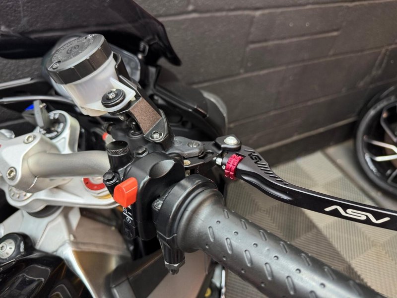 APRILIA Tuono 1100 V4