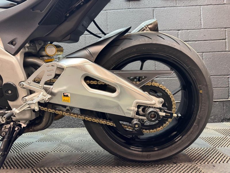 APRILIA Tuono 1100 V4