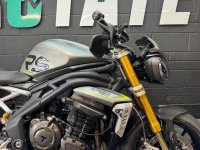 TRIUMPH SPEED TRIPLE 1200