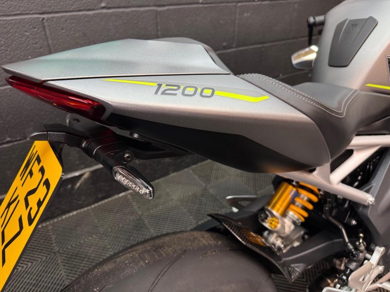 TRIUMPH SPEED TRIPLE 1200
