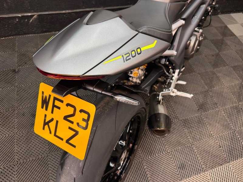 TRIUMPH SPEED TRIPLE 1200