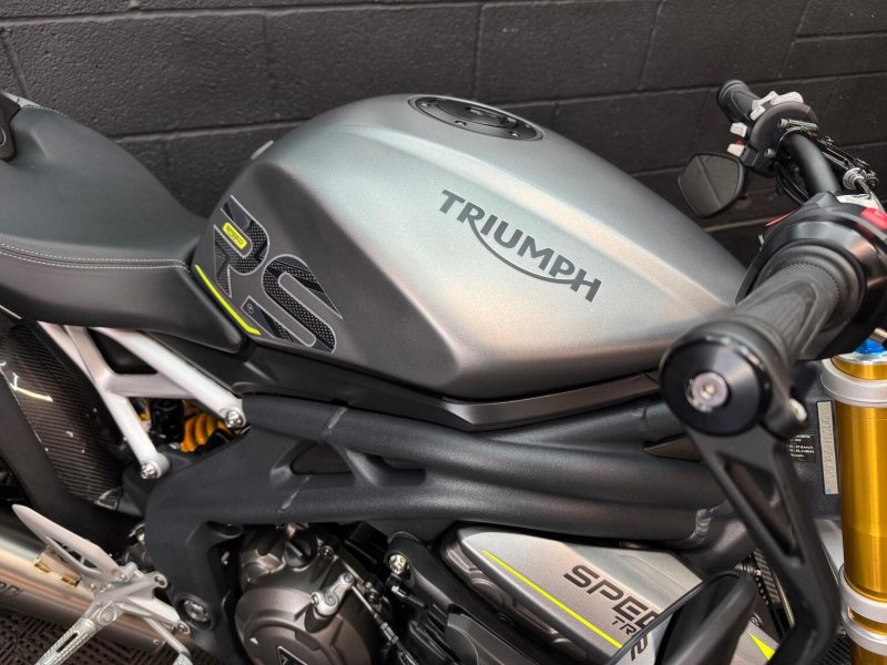 TRIUMPH SPEED TRIPLE 1200