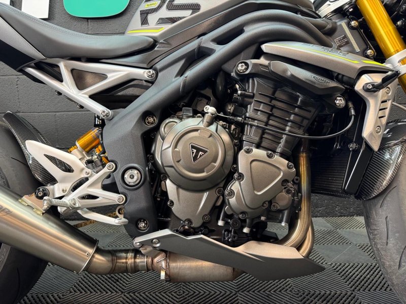 TRIUMPH SPEED TRIPLE 1200