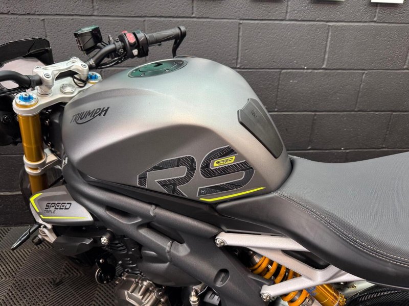 TRIUMPH SPEED TRIPLE 1200
