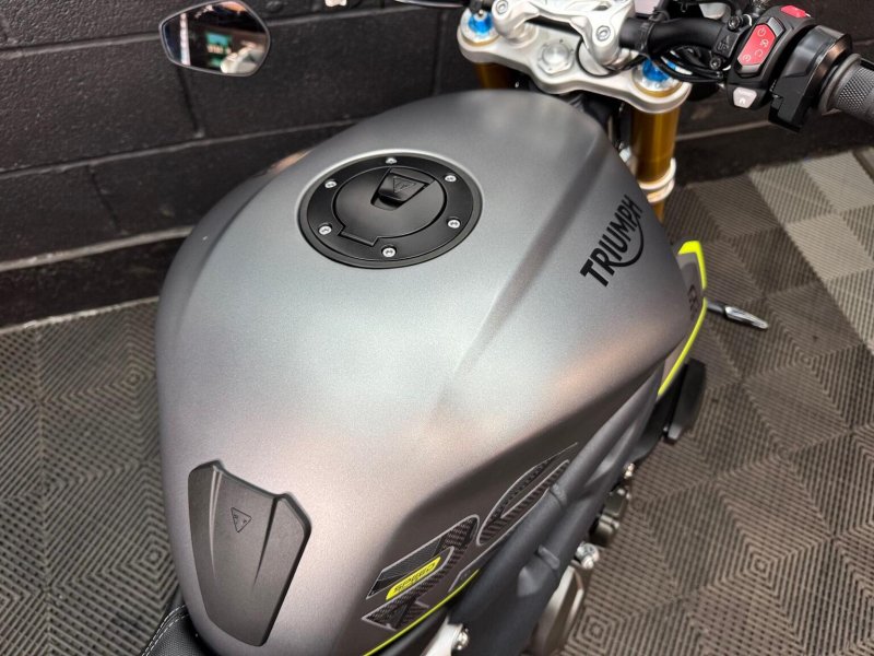 TRIUMPH SPEED TRIPLE 1200