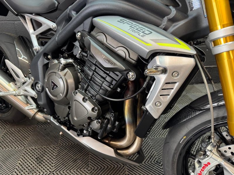 TRIUMPH SPEED TRIPLE 1200