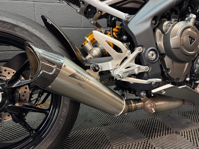 TRIUMPH SPEED TRIPLE 1200