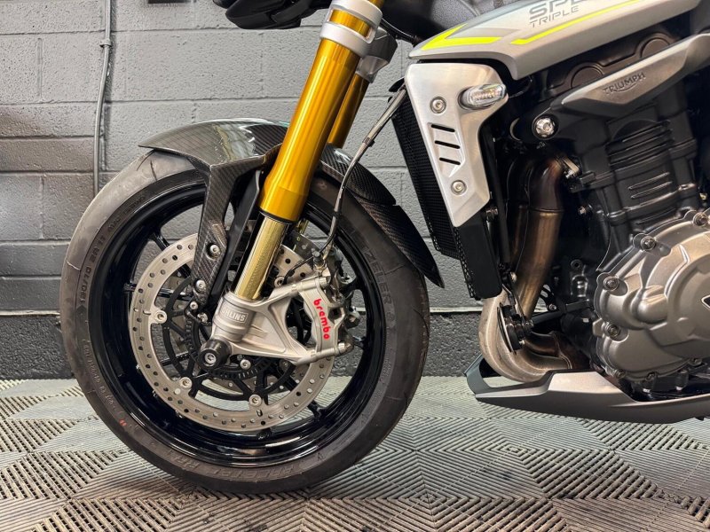 TRIUMPH SPEED TRIPLE 1200