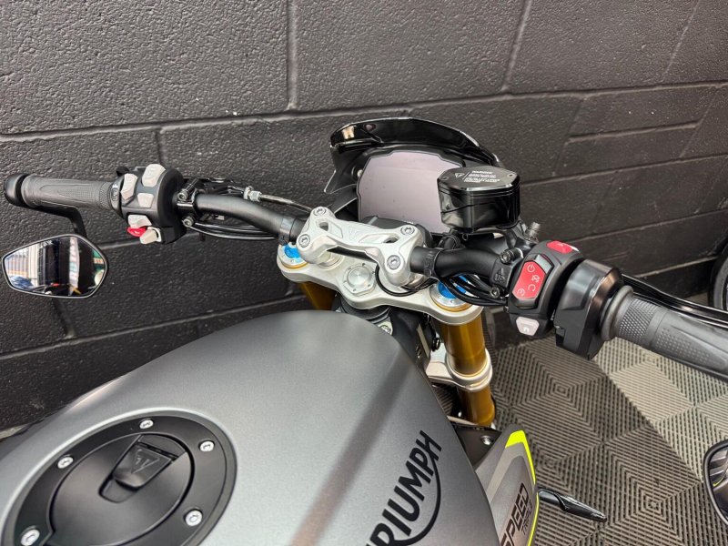 TRIUMPH SPEED TRIPLE 1200