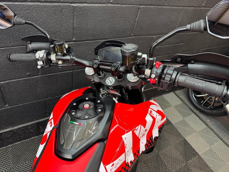DUCATI Hypermotard
