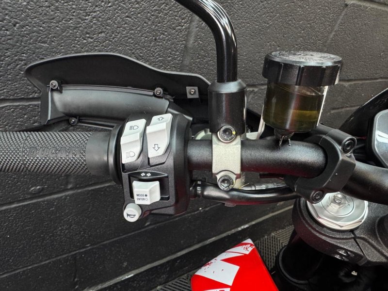 DUCATI Hypermotard
