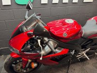 YAMAHA R1
