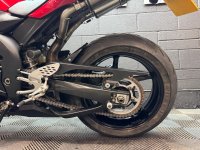 YAMAHA R1