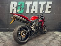 YAMAHA R1