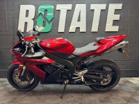 YAMAHA R1