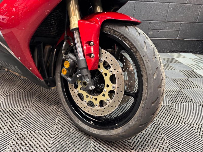 YAMAHA R1