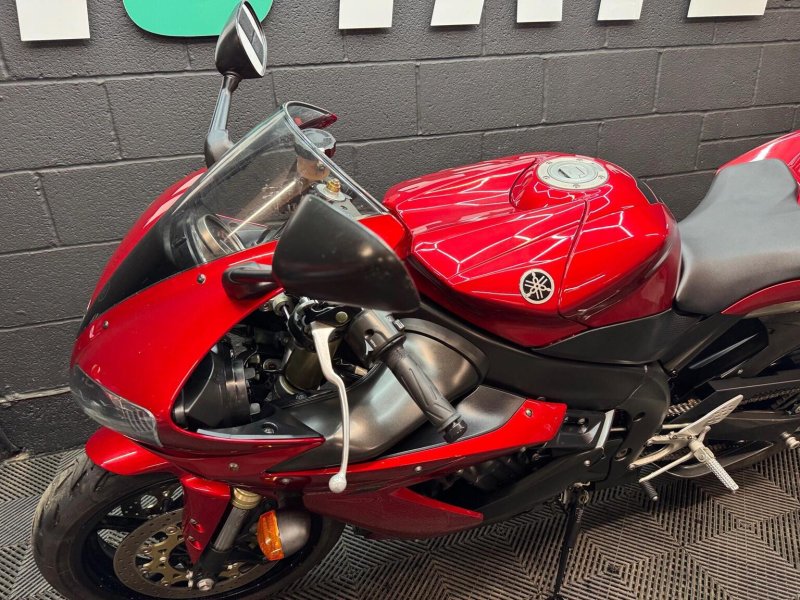 YAMAHA R1