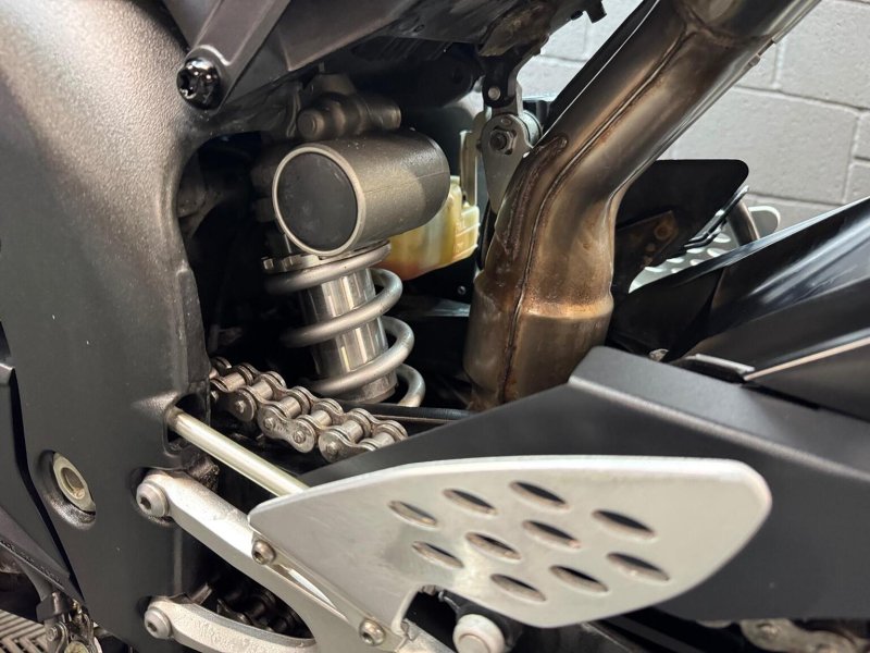 YAMAHA R1
