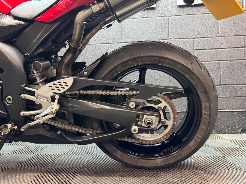 YAMAHA R1