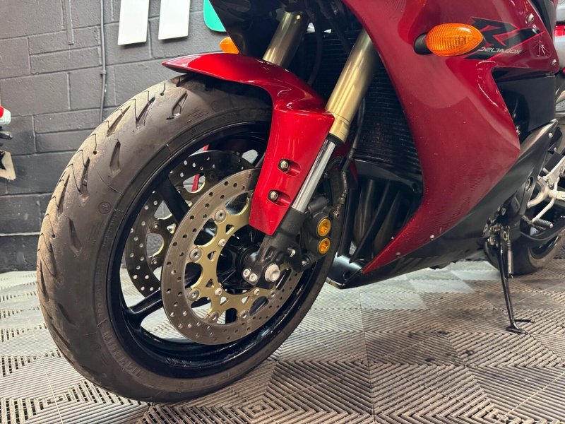 YAMAHA R1