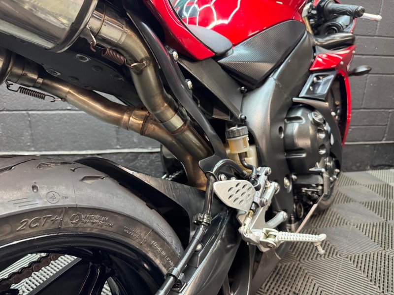 YAMAHA R1