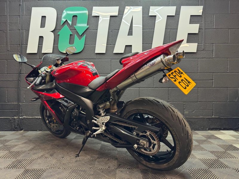 YAMAHA R1