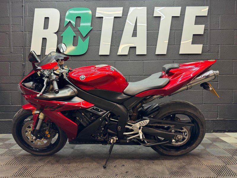 YAMAHA R1