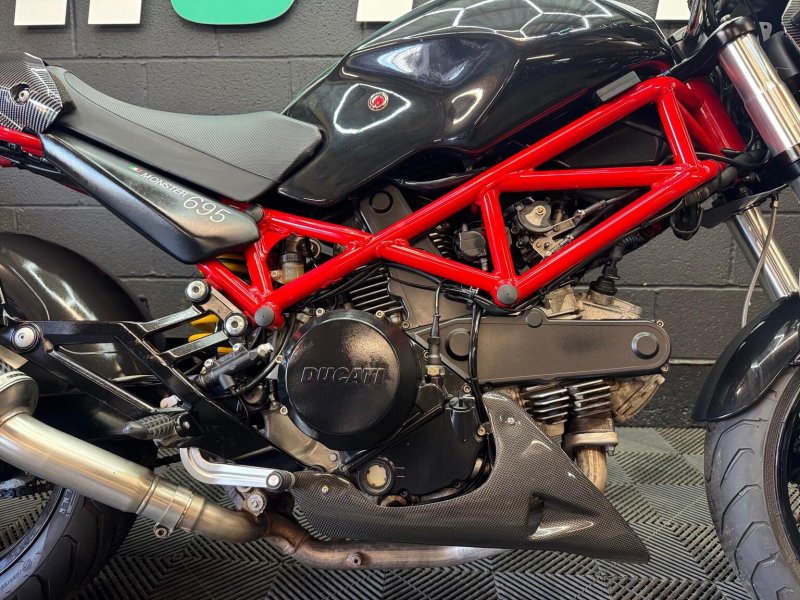 DUCATI MONSTER 695