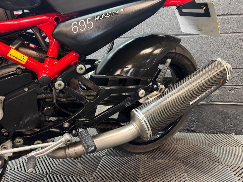 DUCATI MONSTER 695