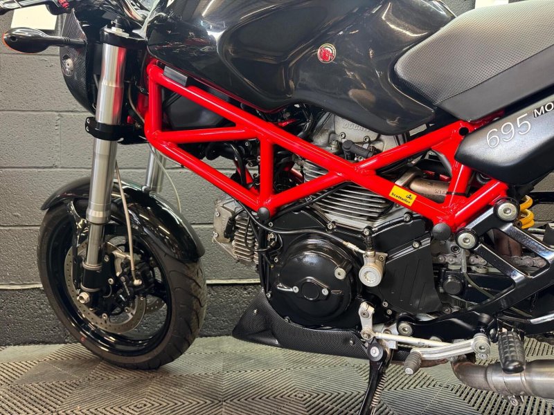 DUCATI MONSTER 695
