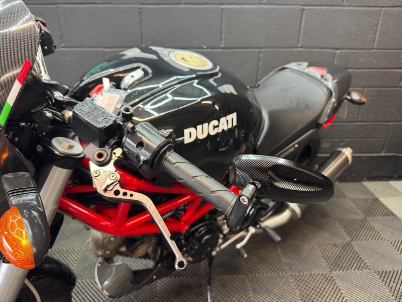 DUCATI MONSTER 695