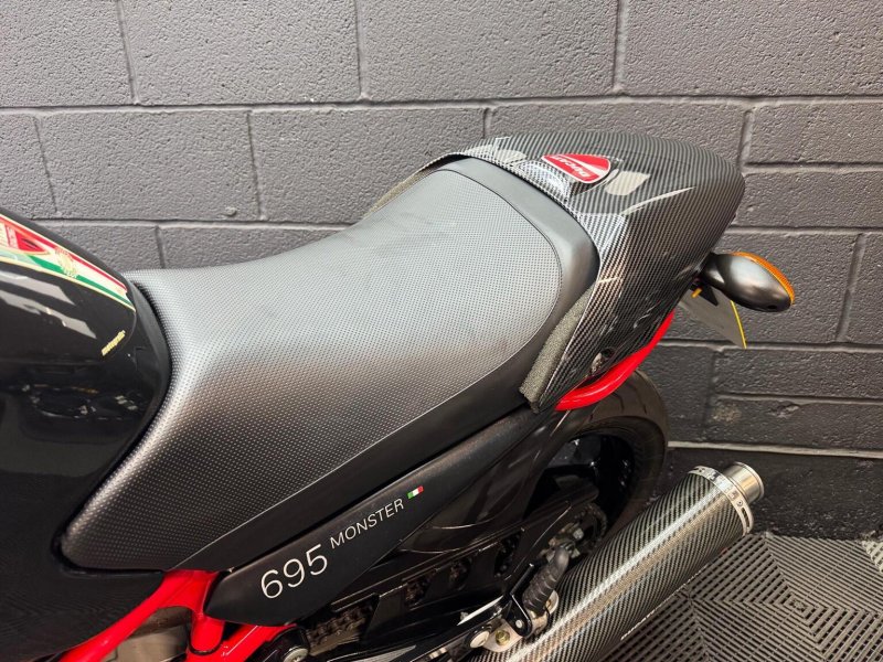DUCATI MONSTER 695