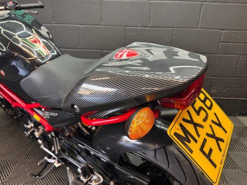 DUCATI MONSTER 695