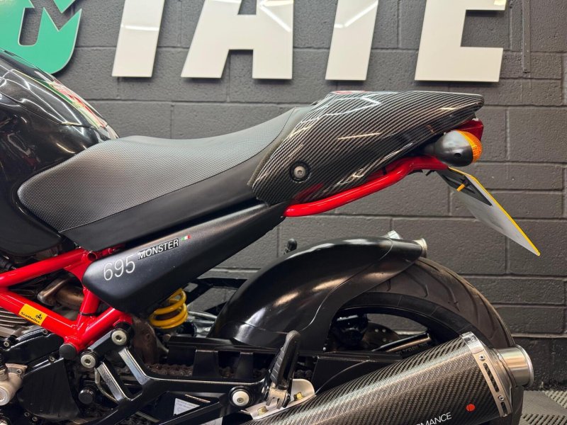 DUCATI MONSTER 695