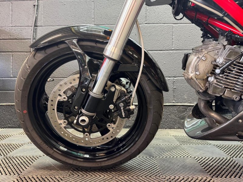 DUCATI MONSTER 695