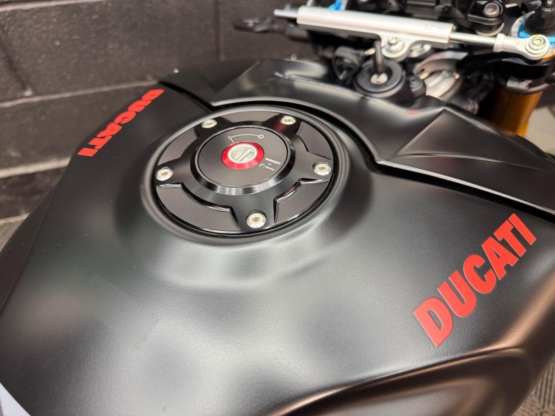 DUCATI STREETFIGHTER V4S