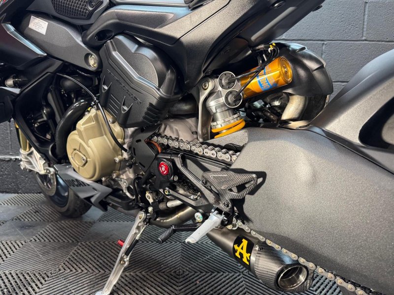 DUCATI STREETFIGHTER V4S