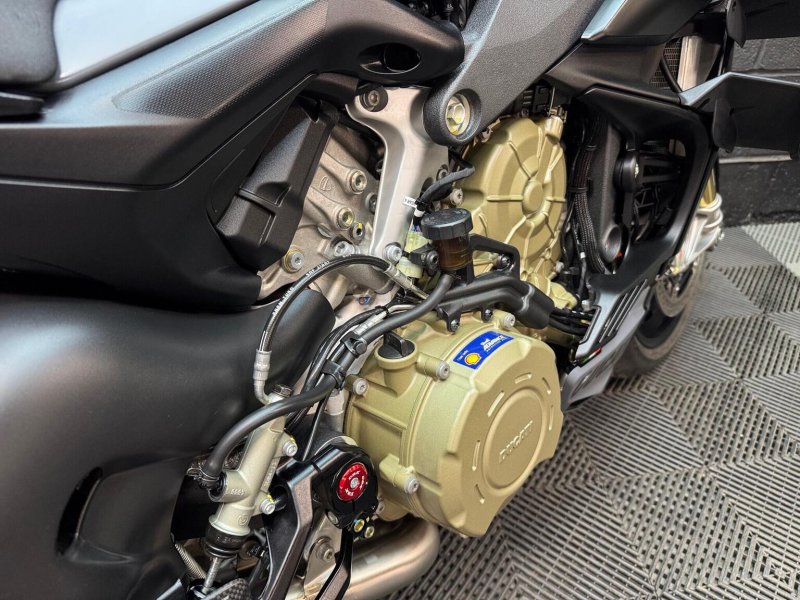 DUCATI STREETFIGHTER V4S