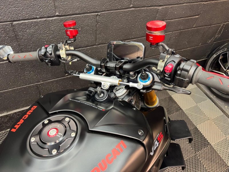 DUCATI STREETFIGHTER V4S
