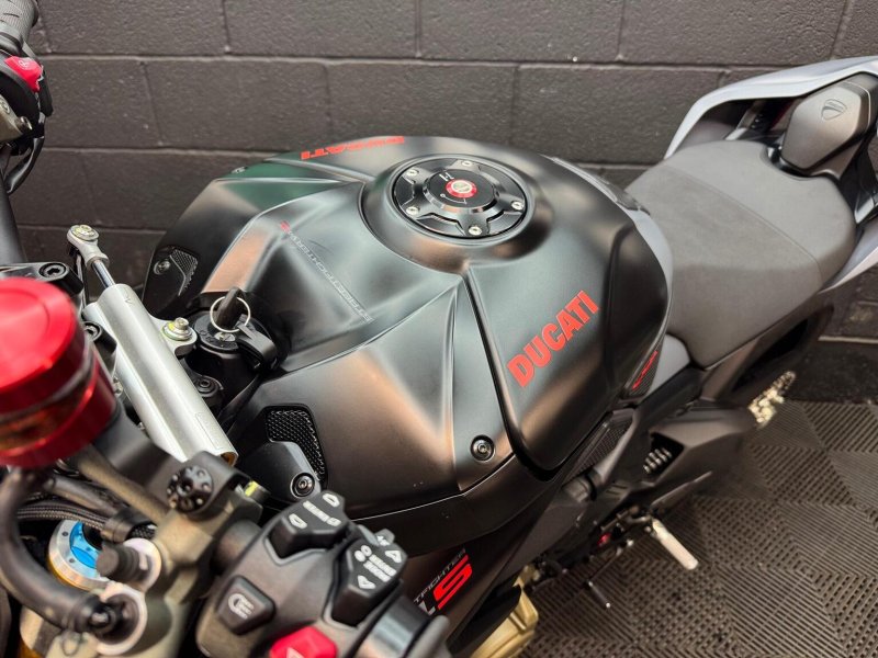 DUCATI STREETFIGHTER V4S