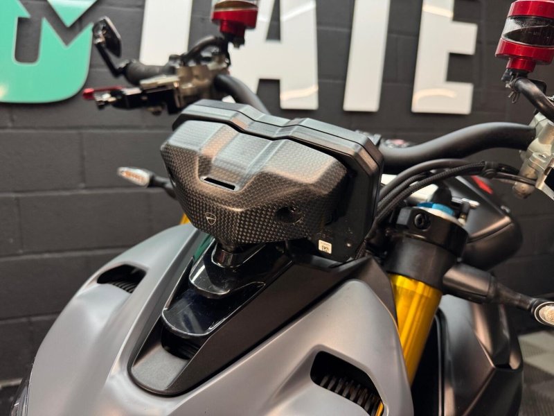 DUCATI STREETFIGHTER V4S