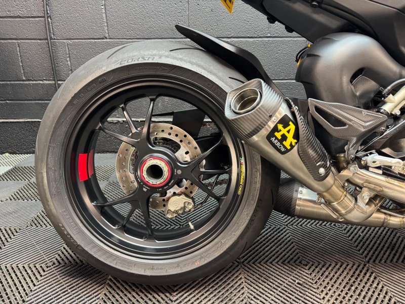 DUCATI STREETFIGHTER V4S