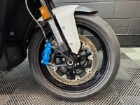 BMW M1000XR