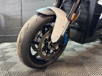 BMW M1000XR
