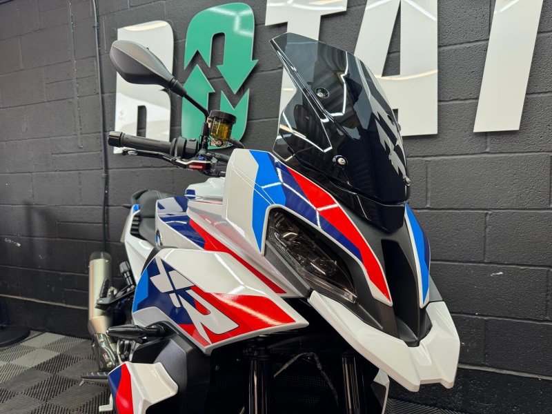 BMW M1000XR